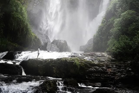 康提：兰博达瀑布和普纳瀑布，以及安布鲁瓦瓦天空塔日落康提：兰博达瀑布和普纳瀑布，以及安布卢瓦瓦天空塔日落之旅