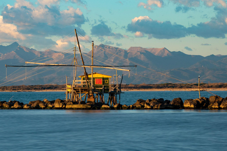 Pisa: Coastal boat tour with aperitif and lunch on board
