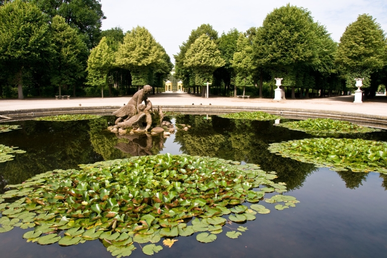 Vienna: Skip-the-Line Schonbrunn Palace & Gardens with Guide 2,5-hour: Skip-the-line Schonbrunn Palace & Gardens