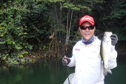 Guatapé: All-inclusive private fishing experience (24-hour advance booking) Guatapé: All-inclusive sport fishing experience (24-hour advance booking)