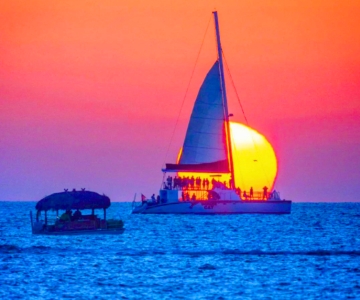 Key West: Segeltörn bei Sonnenuntergang mit Open Bar, Essen und Musik
