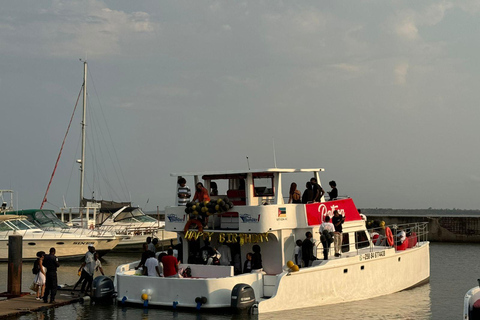 马普托湾夕阳游船