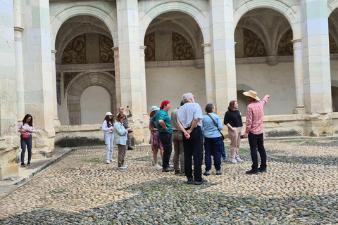 Oaxaca City: Walking tour with local product tasting