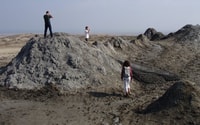 Tour de Gobustan Rock Rock Arts and Mud Volcanoes - Housity