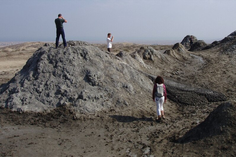 Excursión a las Artes Rupestres de Gobustán y a los Volcanes de BarroVisita privada