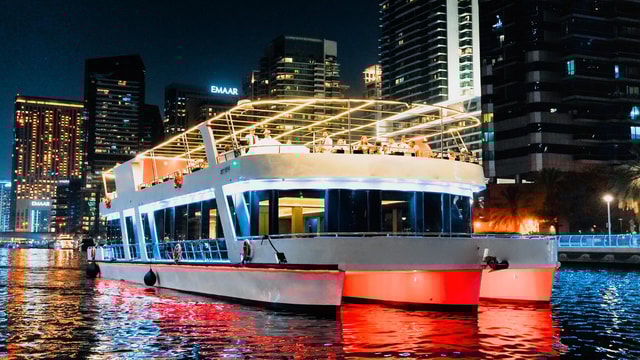 Dubai: Cruise bij zonsondergang of diner met live muziek en open bar