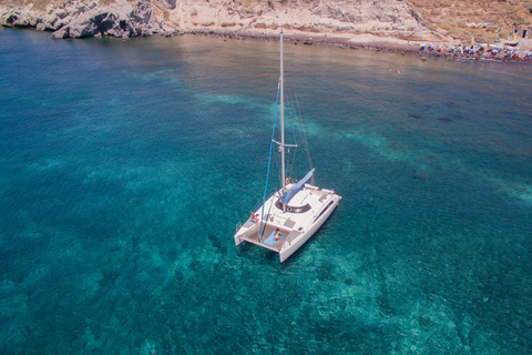 Santorini:Catamaran: private cruise with food &amp; drinksSantorini: private catamaran cruise with food &amp; drinks