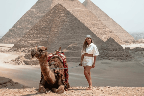 Pyramides, Sakkara et Memphis - Visite privée avec déjeunerVisite privée avec guide, transfert et déjeuner, à l&#039;exclusion des droits d&#039;entrée.