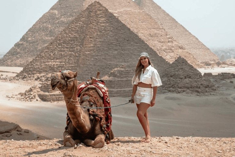 Pyramides, Sakkara et Memphis - Visite privée avec déjeunerVisite privée avec guide, transfert et déjeuner, à l&#039;exclusion des droits d&#039;entrée.