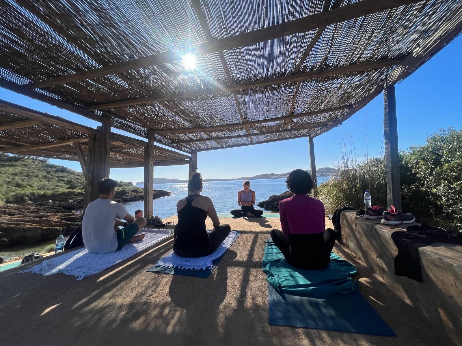 Geführte Wanderung und Yoga auf Menorca