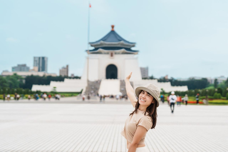 Taipei: Private Photoshoot at Iconic Landmarks Premium: 50 photos | 60 mins