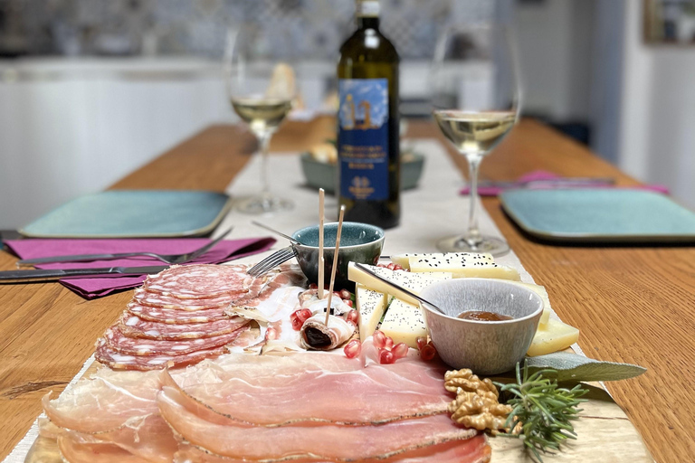 San Gimignano: Vineyard and Cellar Tour with Wine Tasting