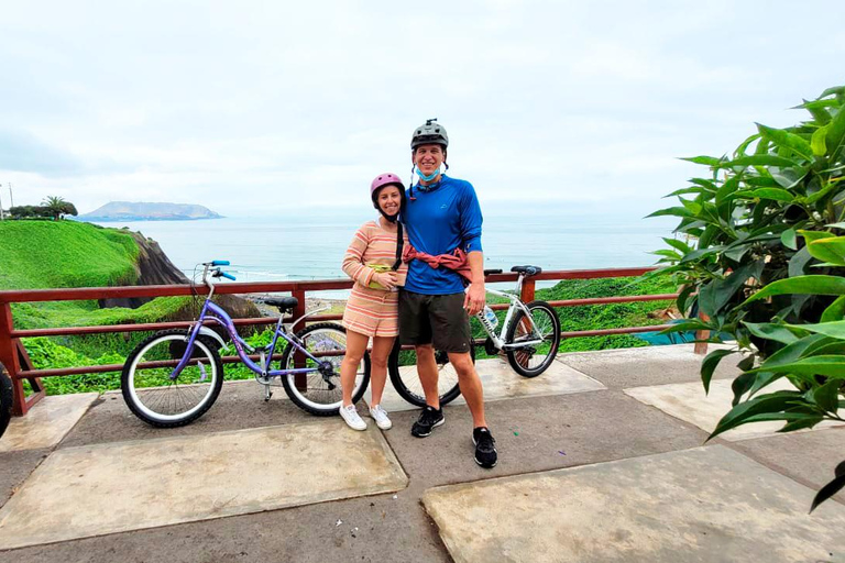 Lima: Miraflores & Barranco Guided Bike Tour