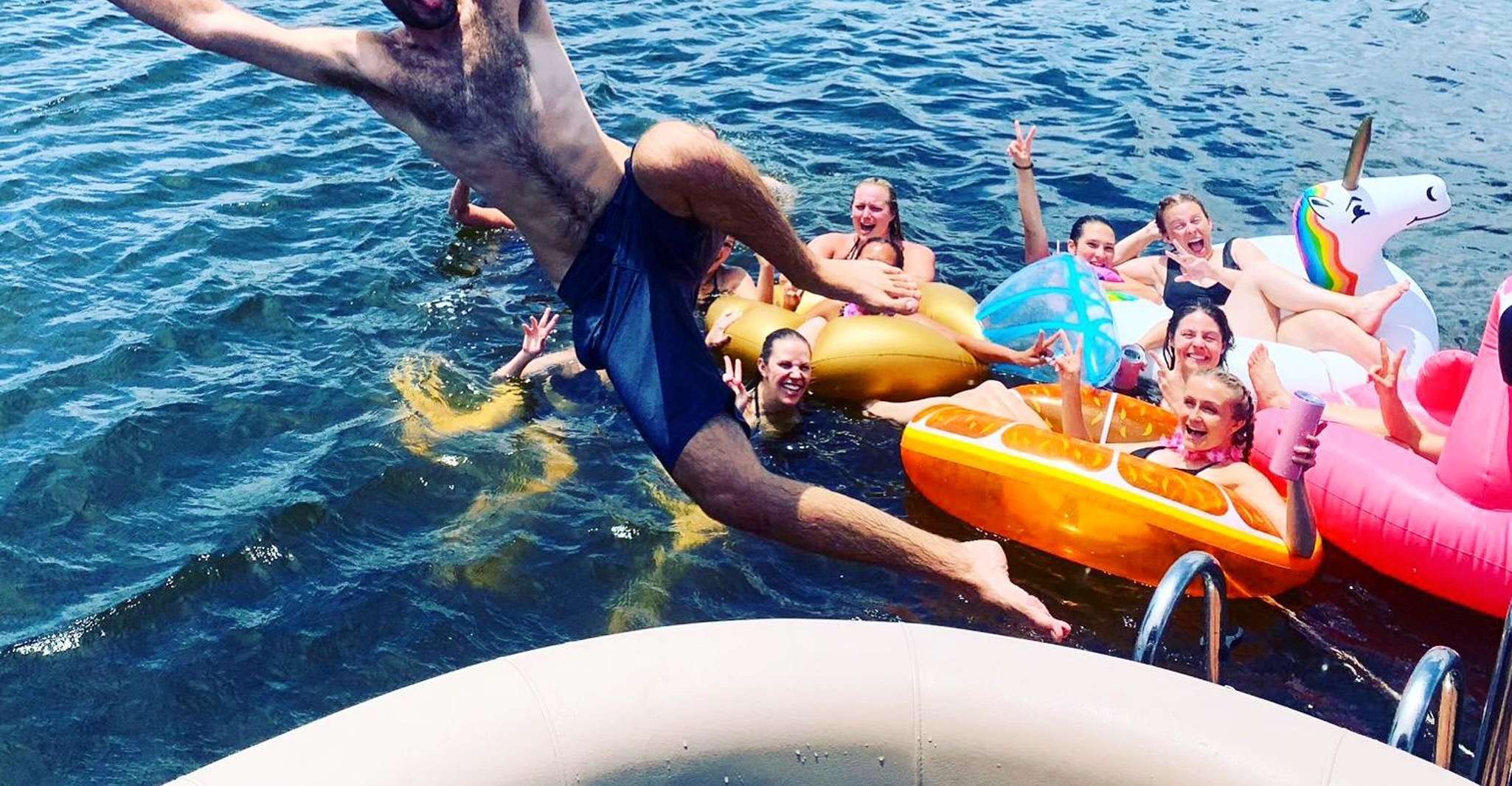 Party Pontoon Boot mit Kapitän, Privat bis 12ppl - Hizvo