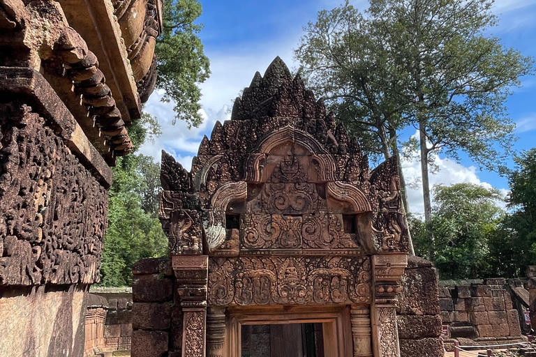 Explora Banteay Srei y la Cascada de Kulen desde Siem ReapExplora en grupo reducido Banteay Srei y la Cascada de Kulen