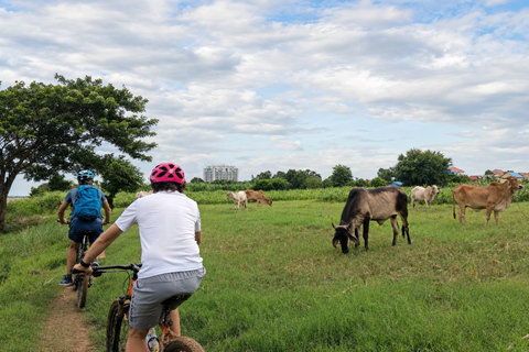 Phnom Penh: Silk Island Cycling Aventure & Lunch with Locals