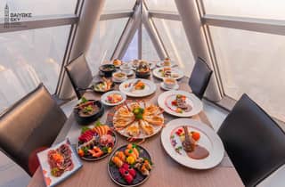 Bangkok: Baiyoke Sky Dinner Buffet auf der 81. Etage im Innenraum