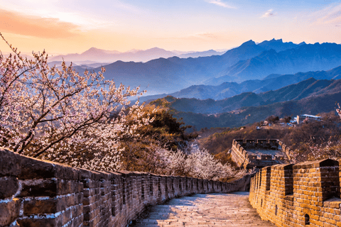 Beijing: Mutianyu Great Wall Bus Tour with Guide 9:20 AM Dongsi Subway Station&Russian guide