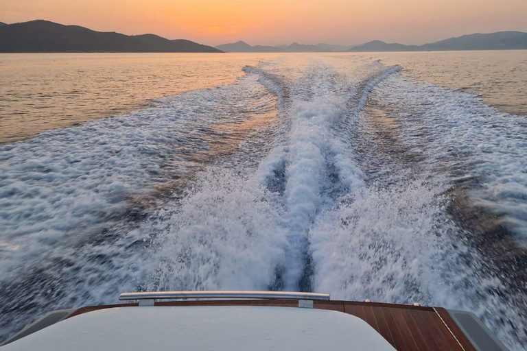 Luxury Private Sunset Cruise with Champagne & Canapés