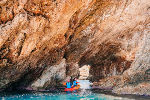 Cala Varques: Expedición guiada en kayak y snorkel por las cuevas marinas