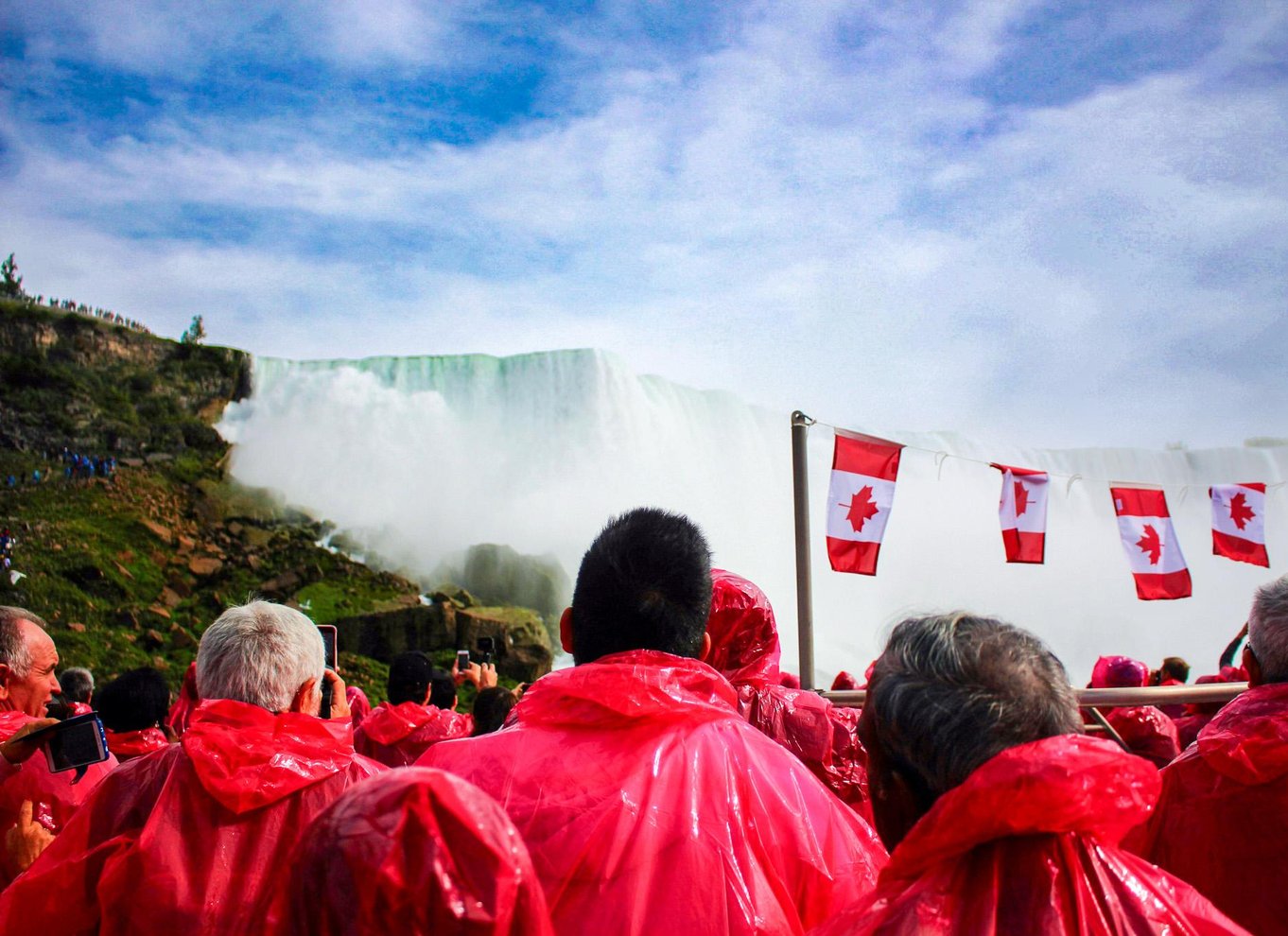Toronto: Niagara Falls Tour med guidet krydstogt og Behind The Falls