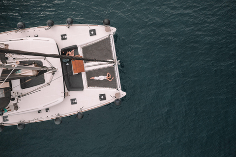 Crucero en catamarán con comida y barra libre