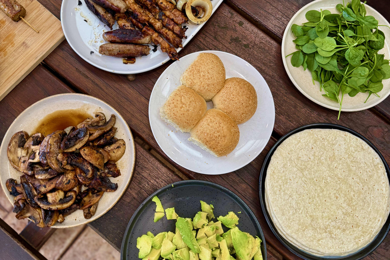 Baby Animals, Boomerangs & BBQ Lunch From Sydney: Baby Animals & Boomerangs Tour with BBQ Lunch