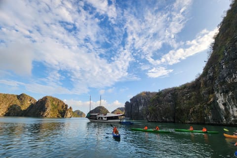 Hanoi: 3-Day Cruise Stay at Ha Long and Bai Tu Long Bay - Image 2