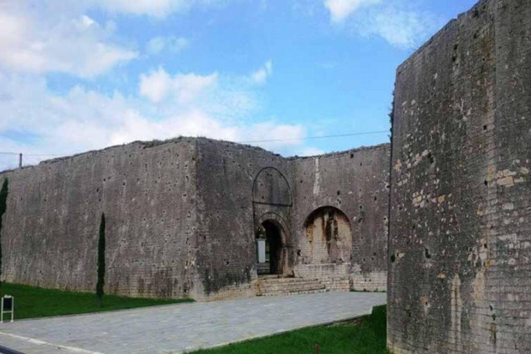 Historische Perlen Albaniens: Entdecke Gjirokastra und Tepelena