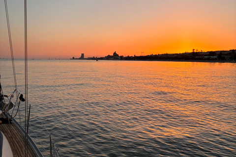 Sunset aboard a sailboat in Lisbon! Sunset aboard a sailing boat in Lisbon!