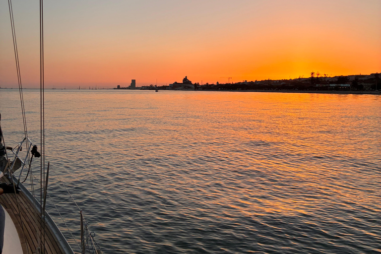 Sunset aboard a sailboat in Lisbon! Sunset aboard a sailing boat in Lisbon!