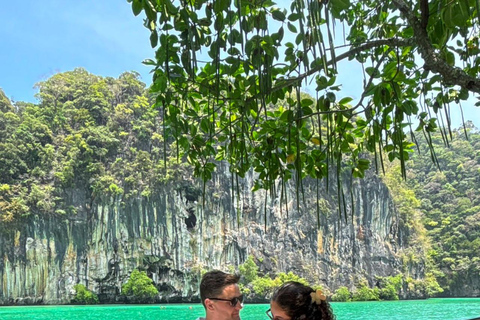Krabi: Hong Island Private Luxury Longtail Boat Trip Krabi: Private Hong Island Luxury Longtail Boat Trip