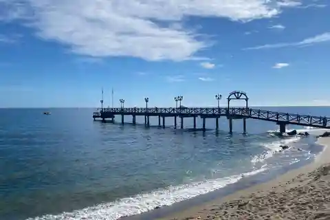 Marbella: Premium bike tour along the Golden Mile to Puerto Banus