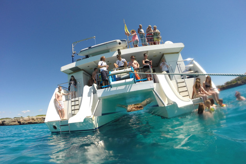 Mallorca: 4 uur op een catamaran langs de oostkustVanuit Cala Bona