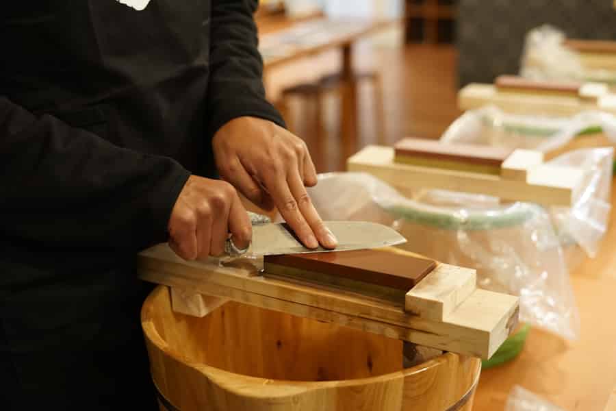 Kyōto: Workshop zur Herstellung und zum Schärfen japanischer Messer in Gion. Foto: GetYourGuide Kyōto: Workshop zur Herstellung und zum Schärfen japanischer Messer in Gion. Foto: GetYourGuide