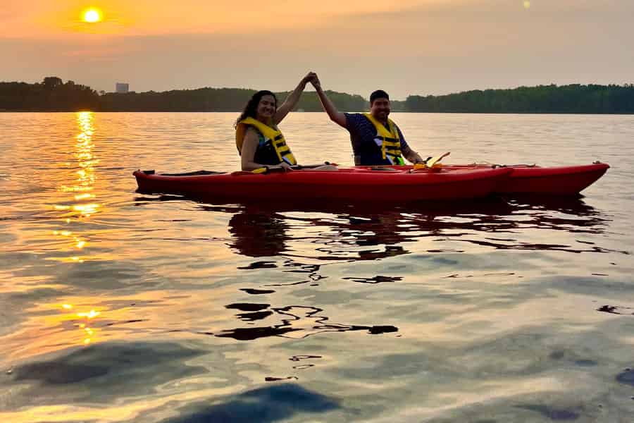 Ottawa: Sonnenuntergangstour mit dem Kajak in der Innenstadt. Foto: GetYourGuide