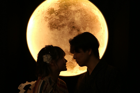 Kanazawa: Selfie-fotoupplevelse med uthyrning av kimono - Moon