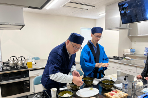 Naha Makishi Public Market : Sushi making experience English guided guide