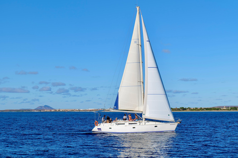 Sal Island: Full-Day Sailing Trip with Lunch & Drinks Full-Day Ocean Escape by Sailing Yacht with Lunch & Drinks