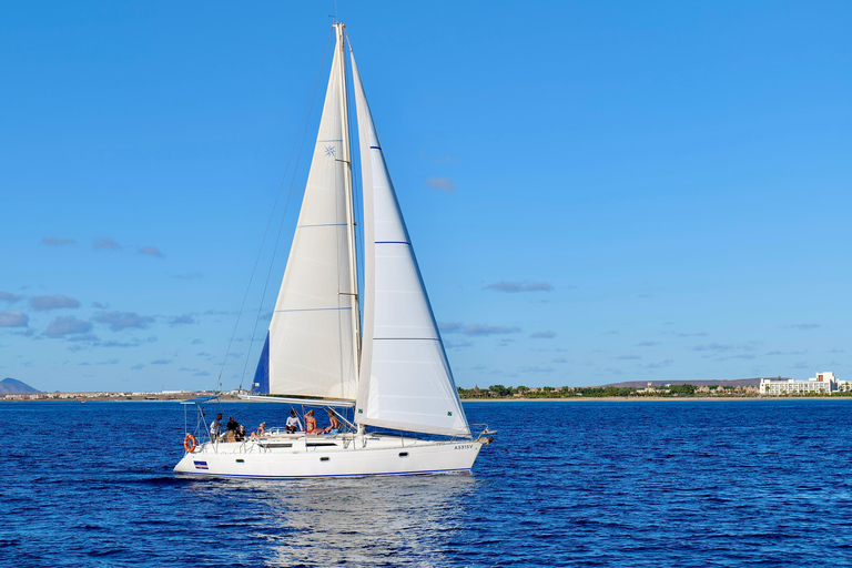 Sal Island: Full-Day Sailing Trip with Lunch & Drinks Full-Day Ocean Escape by Sailing Yacht with Lunch & Drinks