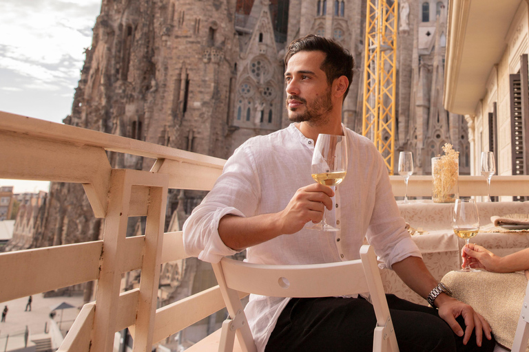 Prywatna degustacja wina z widokiem na Sagrada Familia i posiłkiem tapas