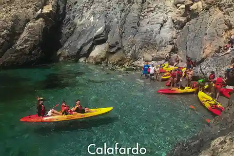 Granada: Guided kayak tour - cliffs and caves of La Rijana Beach