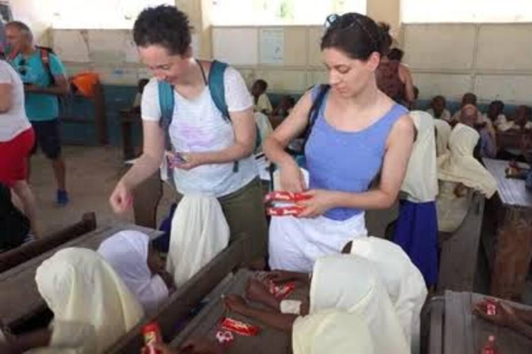 Zanzíbar: visita a una escuela local con participación en claseZanzíbar: tour por una escuela local con participación en clase
