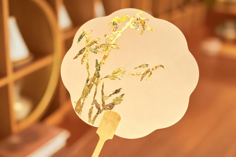 Guangzhou: Gold Leaf Fan Art Experience Guangzhou: Gold Leaf Fan Art Experience