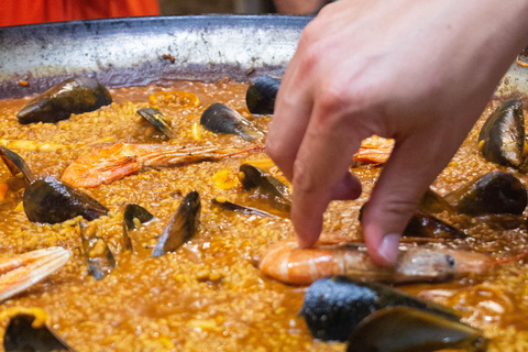 Barcelona: Clase de cocina de paella de marisco y mercado de la Boquería