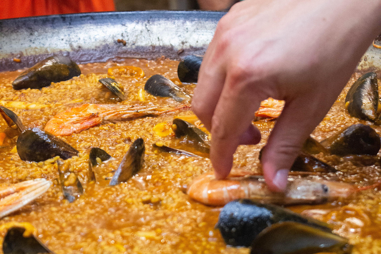 Barcelona: Clase de cocina de paella de marisco y mercado de la Boquería