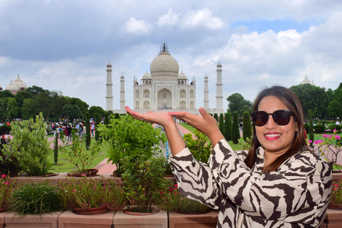 From Delhi: Taj Mahal & Agra Trip by Gatimaan Express Train All Inclusive Chair Car Train, Car, Guide, Ticket, Lunch