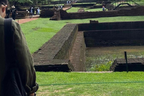 Private SUV Tour from Kandy to the Ancient Sigiriya Rock