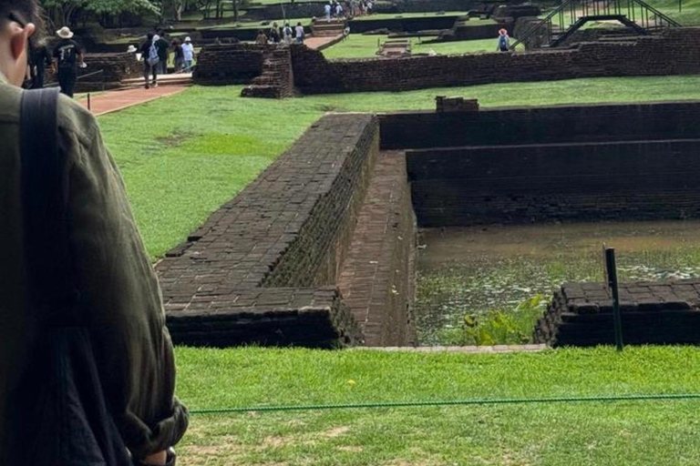 Private SUV Tour from Kandy to the Ancient Sigiriya Rock