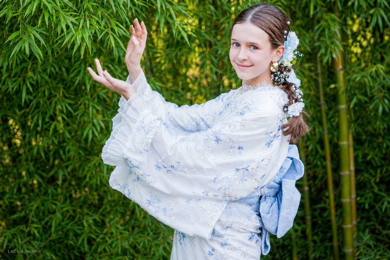 Kyoto: Arashiyama Kimono Rental with Free Hairstyling Premium Kimono Upgrade (Furisode / Samurai Hakama)